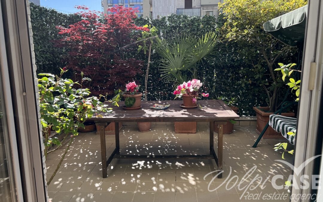 Appartamento con terrazzo in Maggiolina