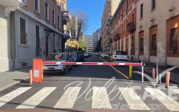 Posto auto in strada privata – Zona maggiolina